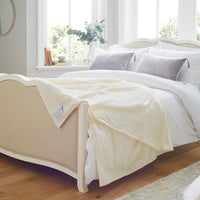 British-made Merino wool blankets medium weight warm whip stitch border edging available in 3 colours and all UK sizes