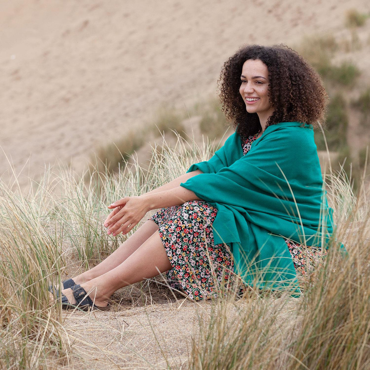 Fine Merino wool shawl in vibrant emerald green with a soft fringe super-soft lightweight & warm generous size top-quality