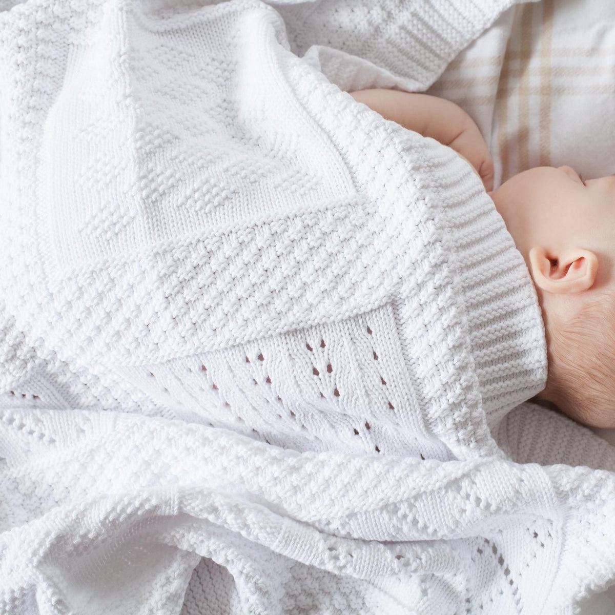 100% softest cotton knitted pure white baby blanket cosy & perfect for all seasons top-quality gorgeous intricate pattern